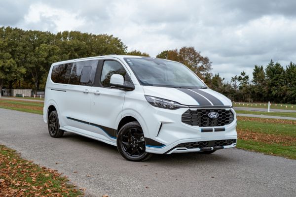 2026 Ford Transit Tourneo Custom Sport Mini Bus image