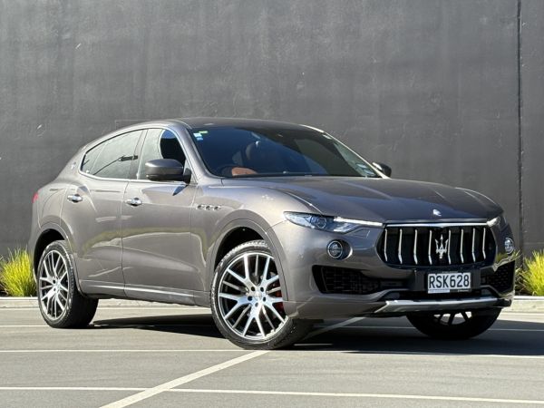 2017 Maserati Levante Luxury image