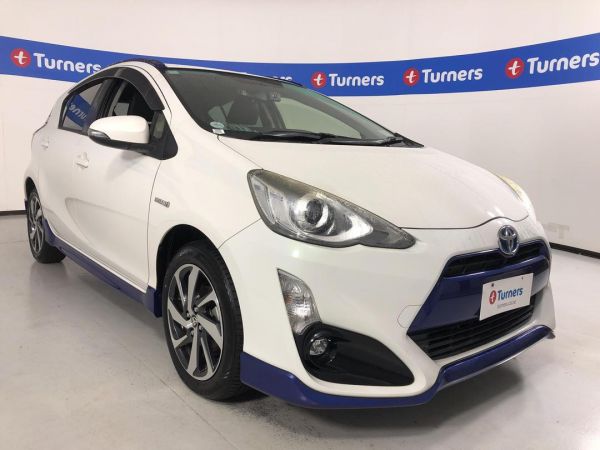 2015 Toyota Aqua Hatchback HYBRID image