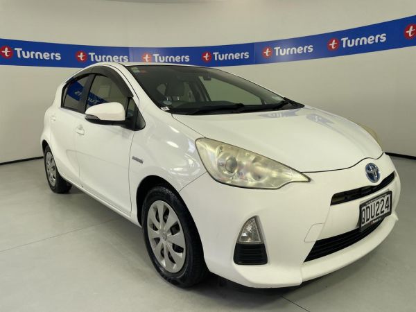 2013 Toyota Aqua Hatchback image