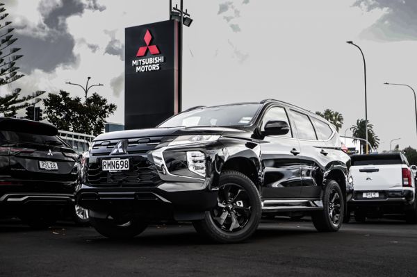 2025 Mitsubishi Pajero Sport VRX Black Edition image