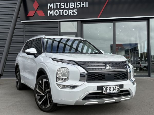 2024 Mitsubishi Outlander VRX AWD 7 seat SUV image