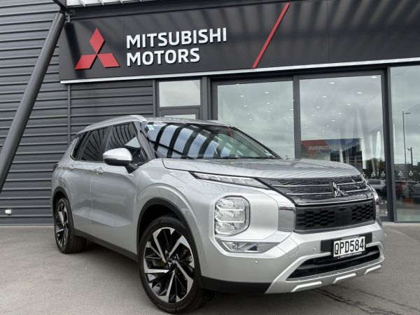 2024 Mitsubishi Outlander XLS 2WD Seven seat image