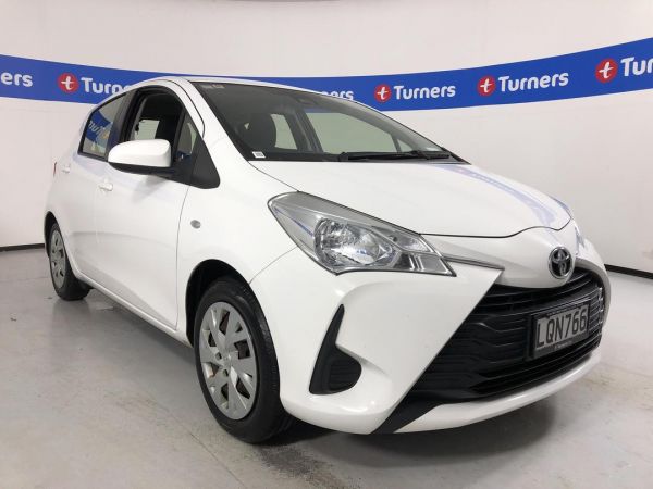2018 Toyota Yaris Hatchback GX image