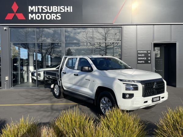 2025 Mitsubishi Triton Double Cab Chassis GLX 4WD image
