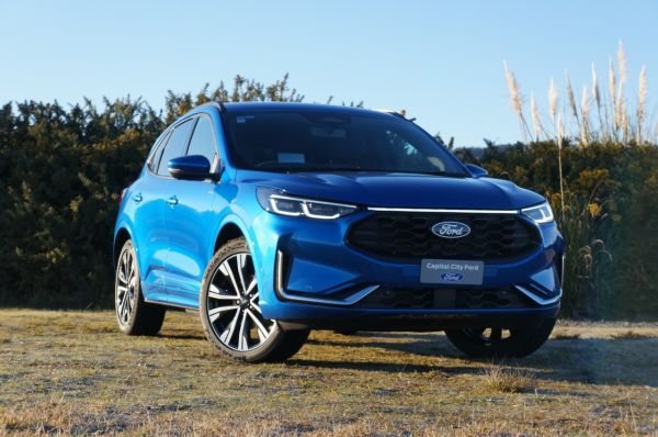 2025 Ford Escape TITANIUM FHEV 2.5L FWD image