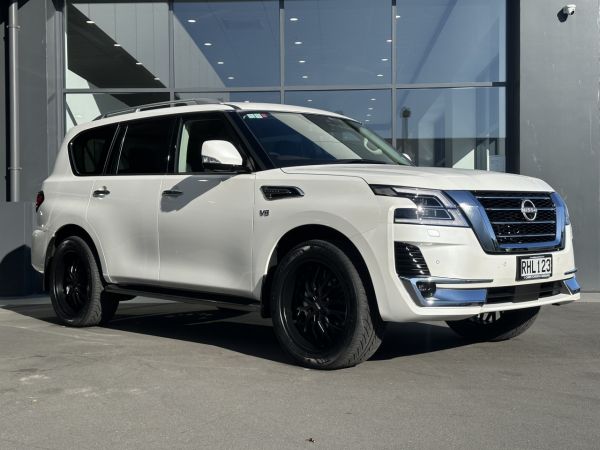 2025 Nissan Patrol Ti-L 4WD V8 5.6P image