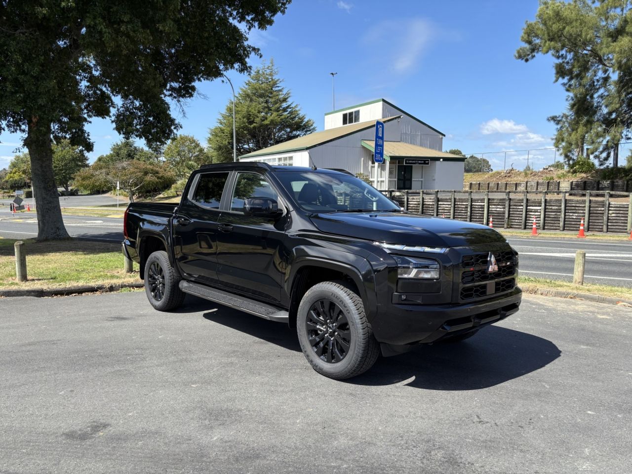 Image for 2025 Mitsubishi Triton Ute DC VRX 6AT 2.4DT AUTO LEATHER DIESEL TURBO 0