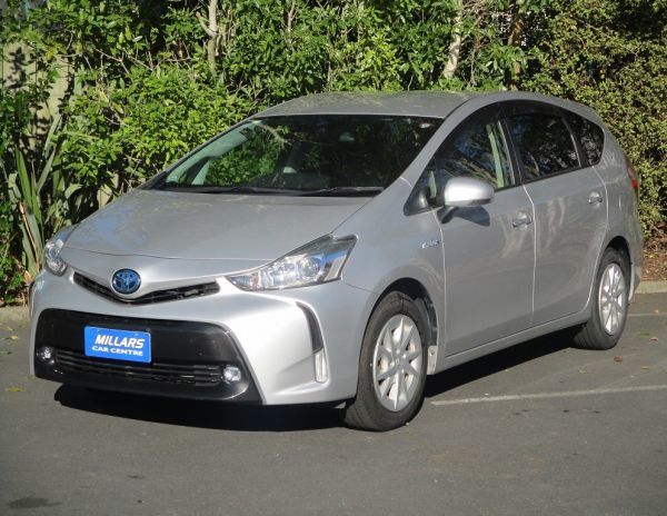 2018 Toyota Prius Alpha Wagon G image