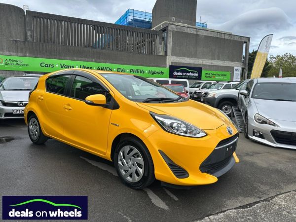 2017 Toyota Aqua Hatchback S image