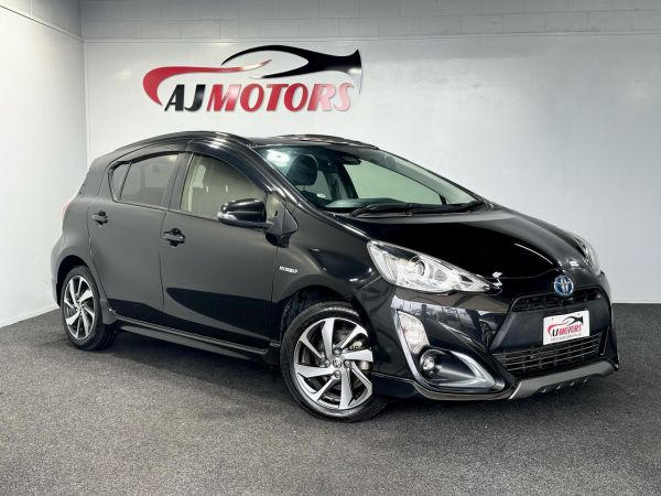 2016 Toyota Aqua Hatchback X- URBAN SOLID image