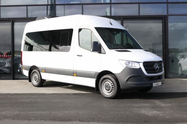 2025 Mercedes-Benz Sprinter 315 MWB Minibus - NZ New image