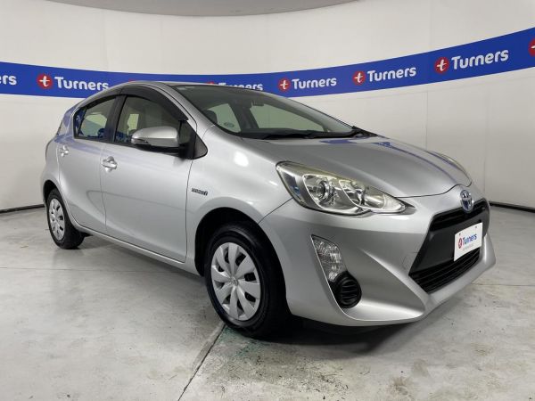 2015 Toyota Aqua Hatchback image