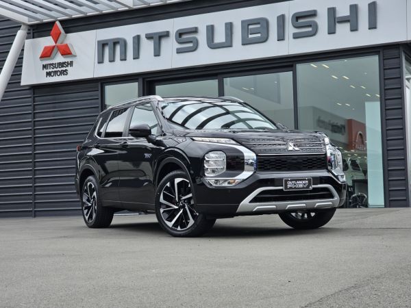 2025 Mitsubishi Outlander XLS PHEV AWD image