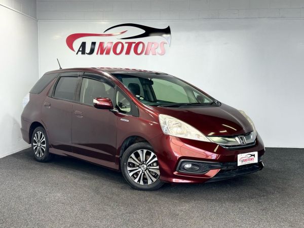2013 Honda Fit Wagon Shuttle Hybrid image