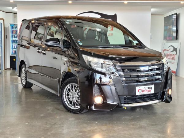 2017 Toyota Noah Wagon Hybrid G image