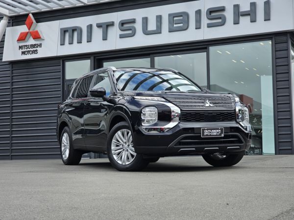 2025 Mitsubishi Outlander LS PHEV AWD 2.4P image