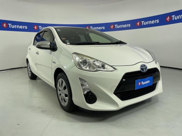 2016 Toyota Aqua Hatchback HYBRID image