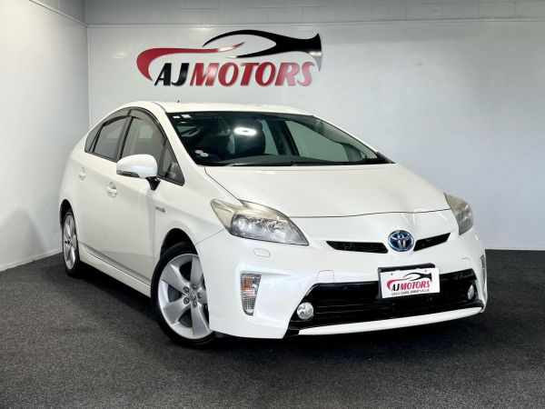 2013 Toyota Prius Hatchback S TOURING SELECTION image