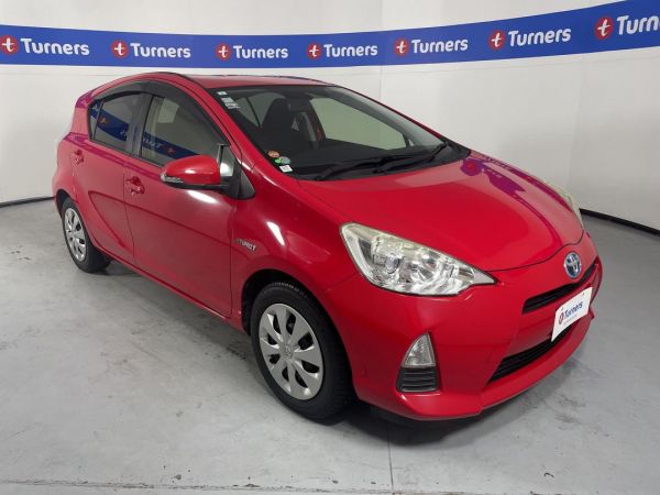 2015 Toyota Aqua Hatchback image