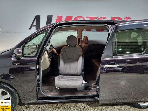 2017 Toyota Spade Hatchback Welcab image