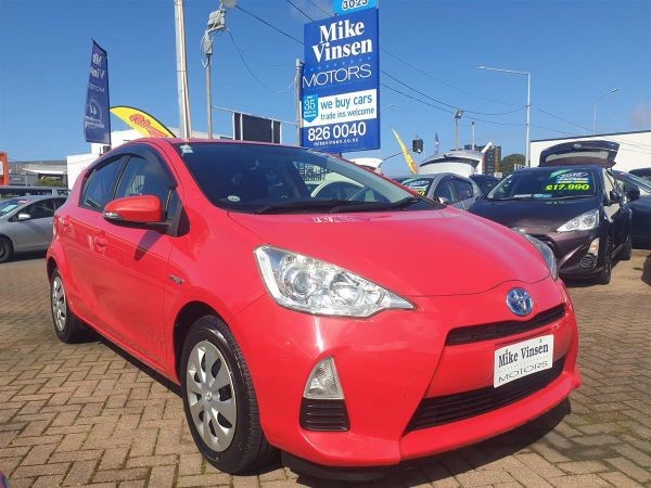 2014 Toyota Aqua LOW 49 KMS  PUSH START   BLUETOOTH AUDIO   ISOFIX  ECO/EV MODE image