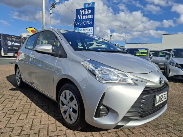 2017 Toyota Yaris GX NZ NEW NEW WOF / 6 MONTHS REGO CRUISE CONTROL  MULTI AIRBAGS  LANE ASSIST  PRE-CRASH SENSOR  AUTO HEADLIGHTS  BLUETOOTH  REVERSE CAMERA  USB/AUX PORTS image