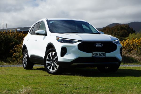 2025 Ford Escape TITANIUM FHEV 2.5L FWD image
