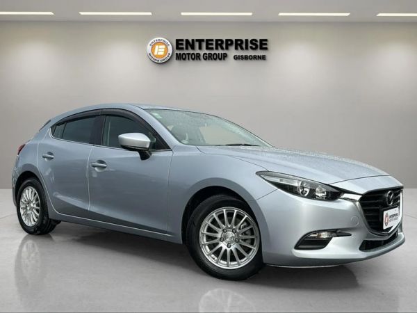 2017 Mazda Axela image