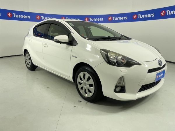 2014 Toyota Aqua Hatchback image