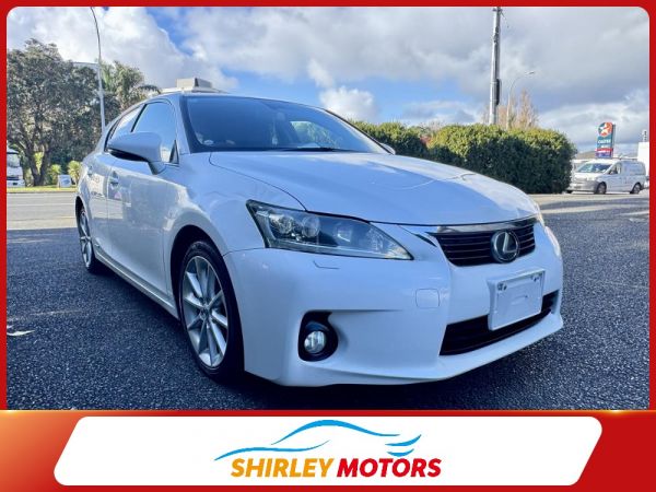 2013 Lexus CT 200h Version C – Pearl White | Hybrid Efficiency | Premium Comfort 🚗 image