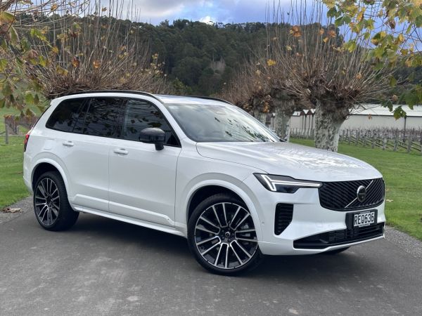 2025 Volvo XC90 T8 Ultra Plug-In Hybrid image