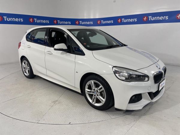 2015 BMW 218D Hatchback image