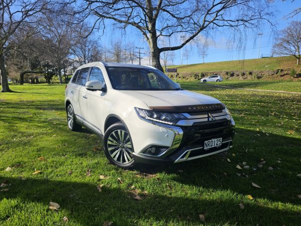 2021 Mitsubishi Outlander SUV Vrx 2.4P/4Wd/Cvt image