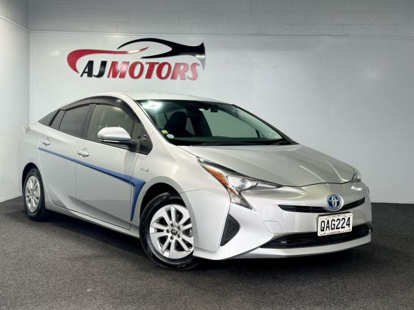 2017 Toyota Prius Hatchback S image