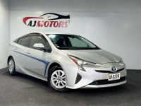 Image for 2017 Toyota Prius Hatchback S