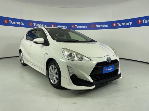 2016 Toyota Aqua Hatchback HYBRID image