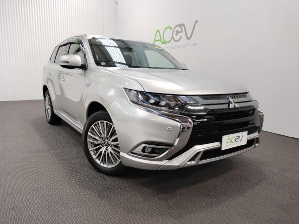 2020 Mitsubishi Outlander SUV PHEV G Premium Package image