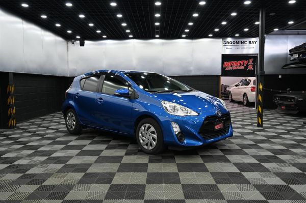 2015 Toyota Aqua Hatchback Smart Key & Push start image