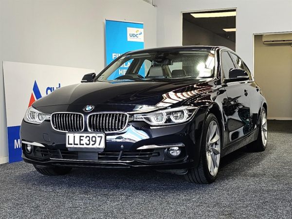 2016 BMW 330E Sedan PHEV / LUXURY image