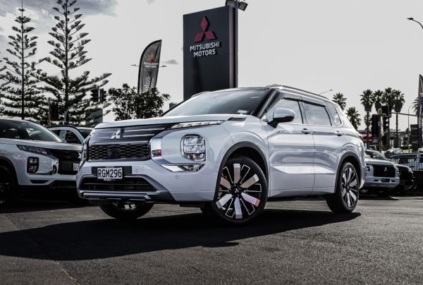 2025 Mitsubishi Outlander EXCEED 4WD image