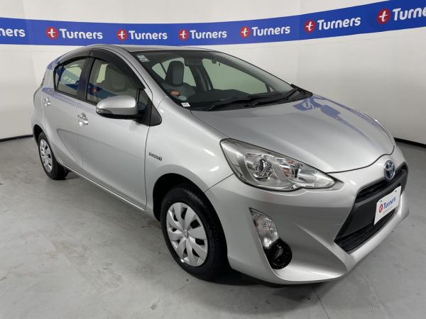 2015 Toyota Aqua Hatchback image