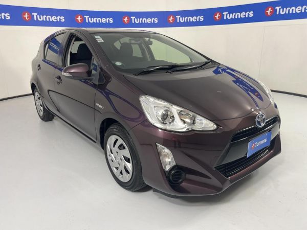 2015 Toyota Aqua Hatchback image