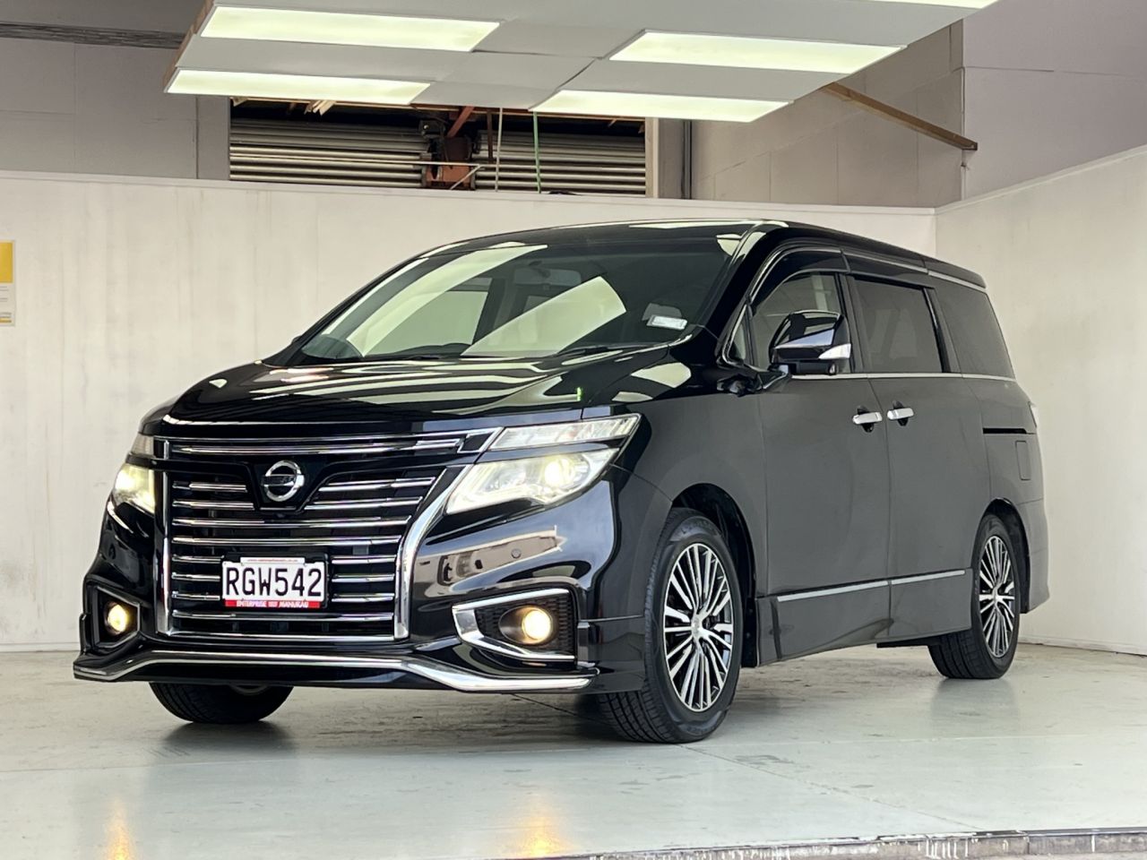 Image for 2014 Nissan Elgrand HIGHWAY STAR WITH 18``ALLOYS 12