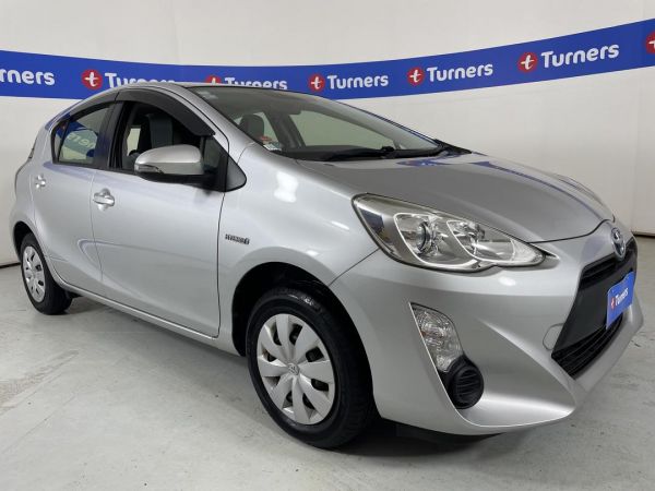 2016 Toyota Aqua Hatchback image