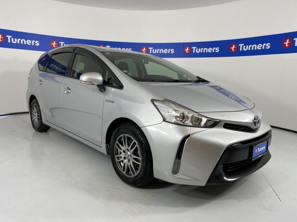 2015 Toyota Prius Wagon ALPHA image