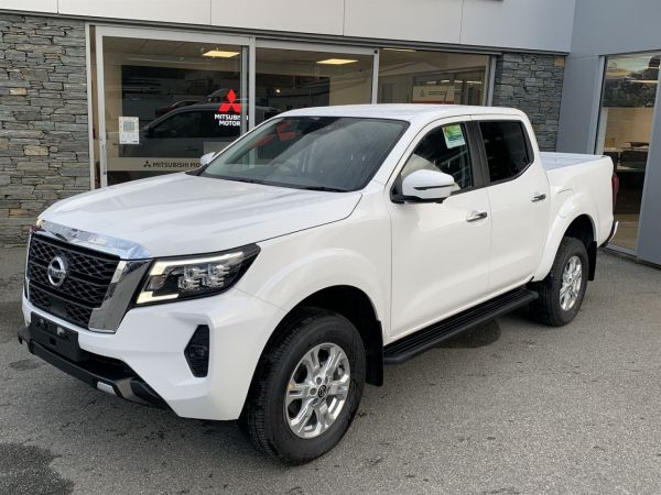 2025 Nissan Navara ST 4WD image