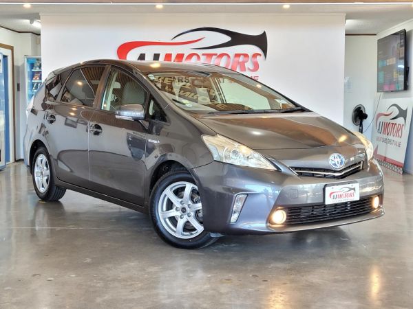 2012 Toyota Prius Wagon ALPHA image