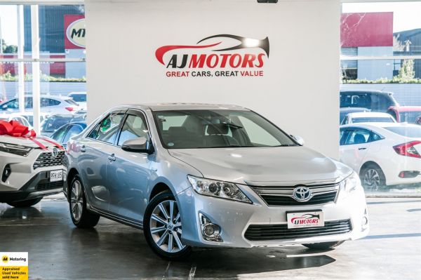 2014 Toyota Camry Sedan LOW KMS. HIGH SPEC. HYBRID image