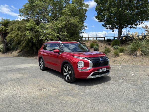 2025 Mitsubishi Outlander SUV VRX 2.5P/4WD/CVT 7 SEAT AUTO PETROL AWD image